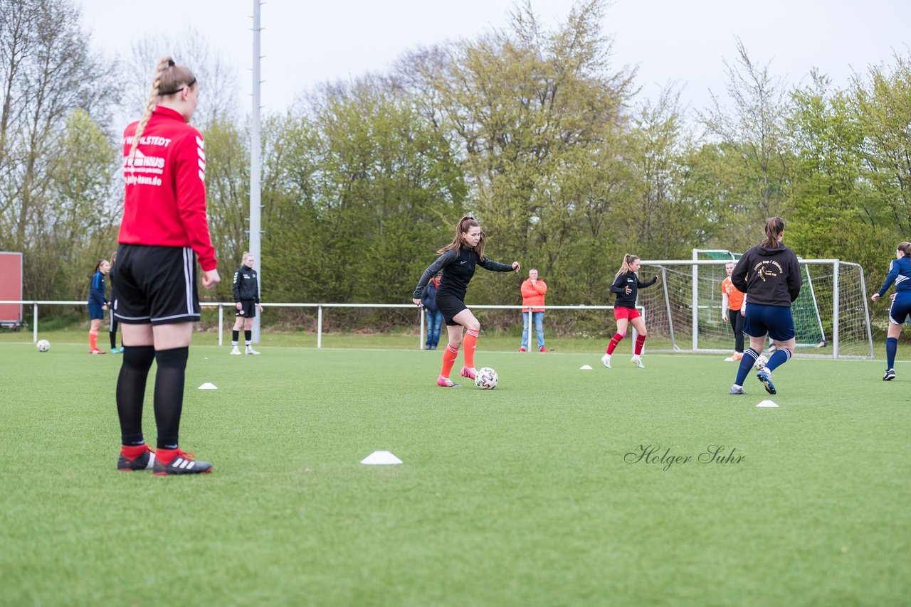 Bild 183 - Co-Trainerin der Frauen Nationalmannschaft Britta Carlson in Wahlstedt